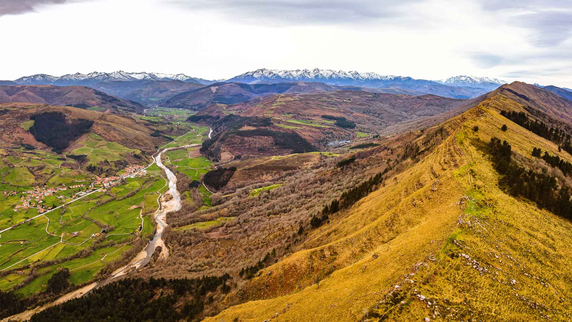 Paisaje del valle de Cabuérniga, en Cantabria